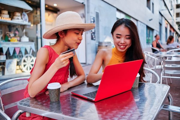 Carte bancaire mineur :  les avantages et les règles à connaître